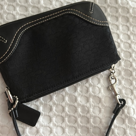 Coach, leather and canvas signature C wristlet - Picture 5 of 5